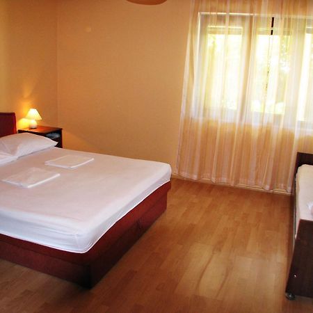 Apartments Miljak أوميس المظهر الخارجي الصورة