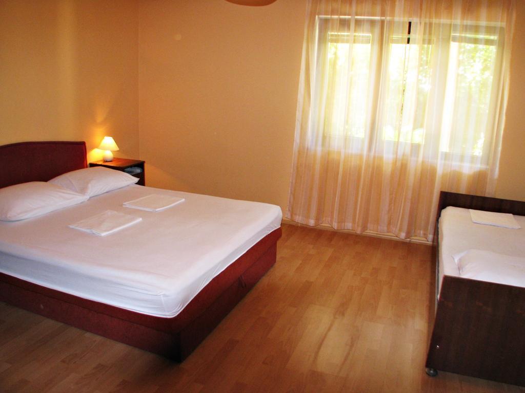 Apartments Miljak أوميس المظهر الخارجي الصورة