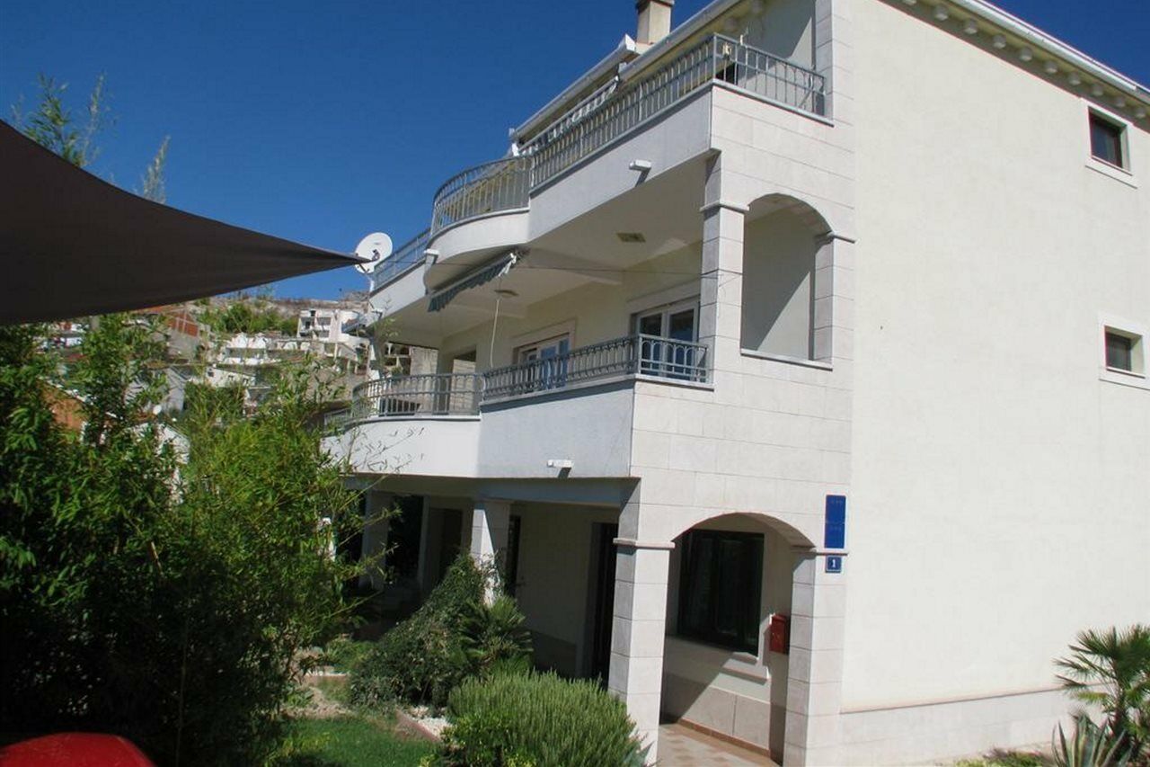 Apartments Miljak أوميس المظهر الخارجي الصورة