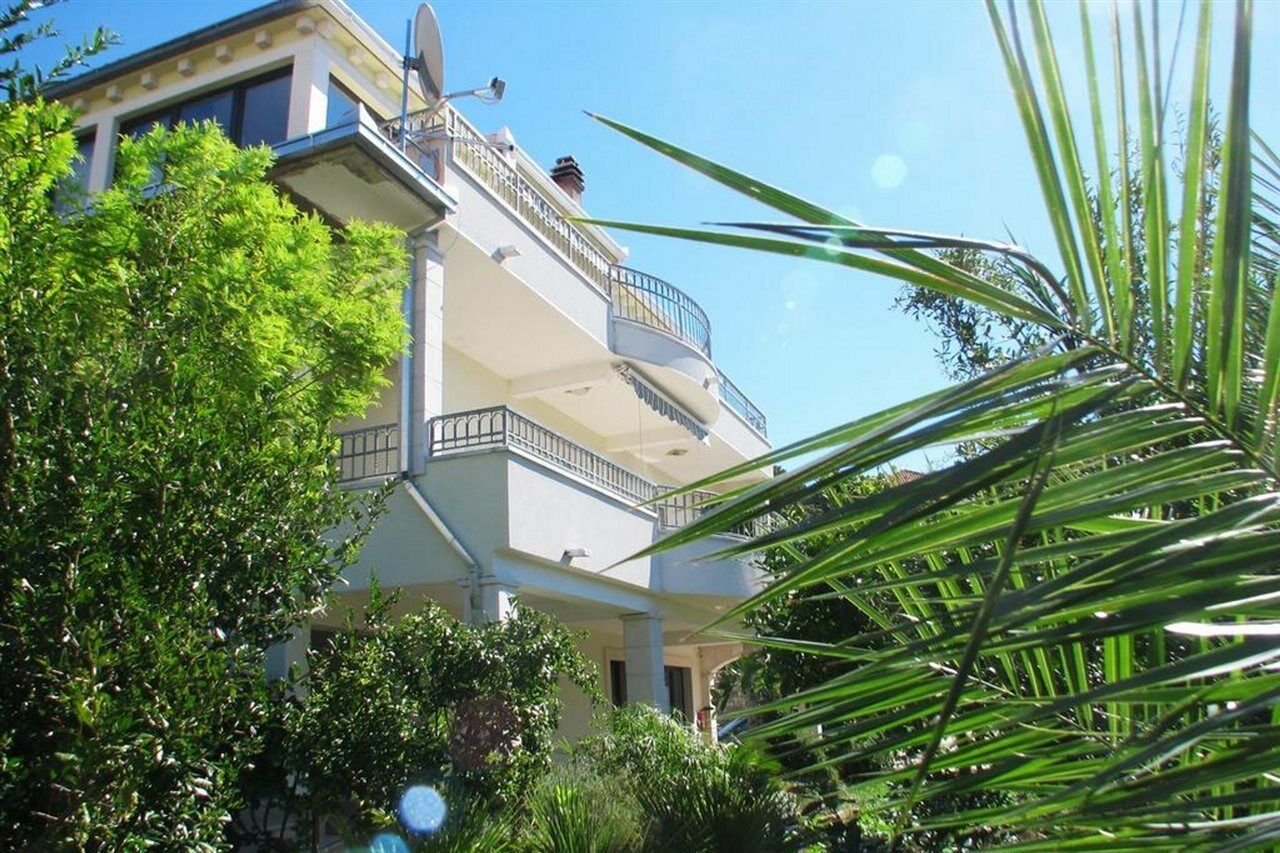 Apartments Miljak أوميس المظهر الخارجي الصورة